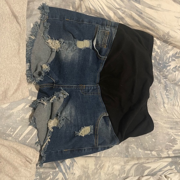 Size medium maternity shorts - Picture 2 of 3